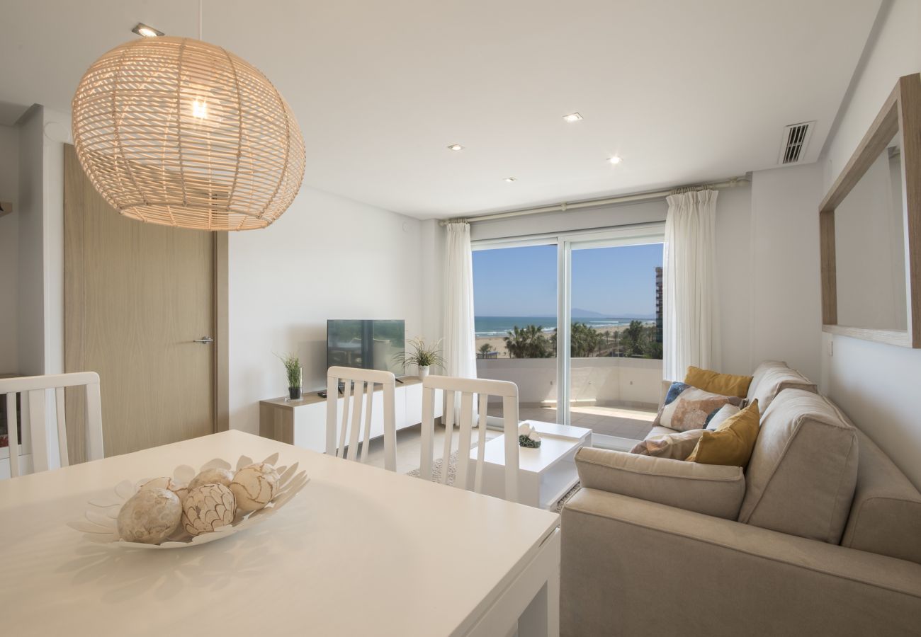 Apartamento en Playa de Gandía - Escapada familiar a la playa! Lujoso retiro frente al mar.-ALQUILER SOLO FAMILIAS