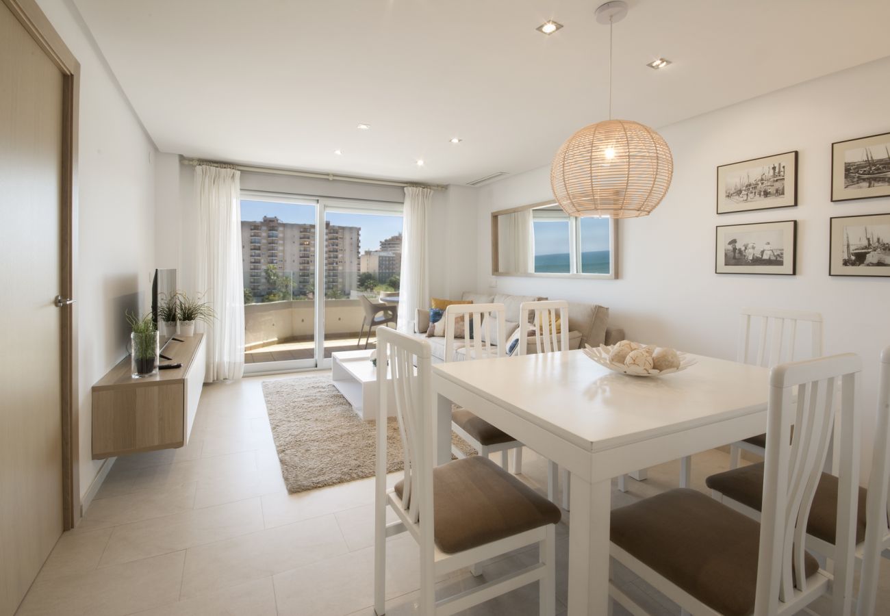 Apartamento en Playa de Gandía - Escapada familiar a la playa! Lujoso retiro frente al mar.-ALQUILER SOLO FAMILIAS