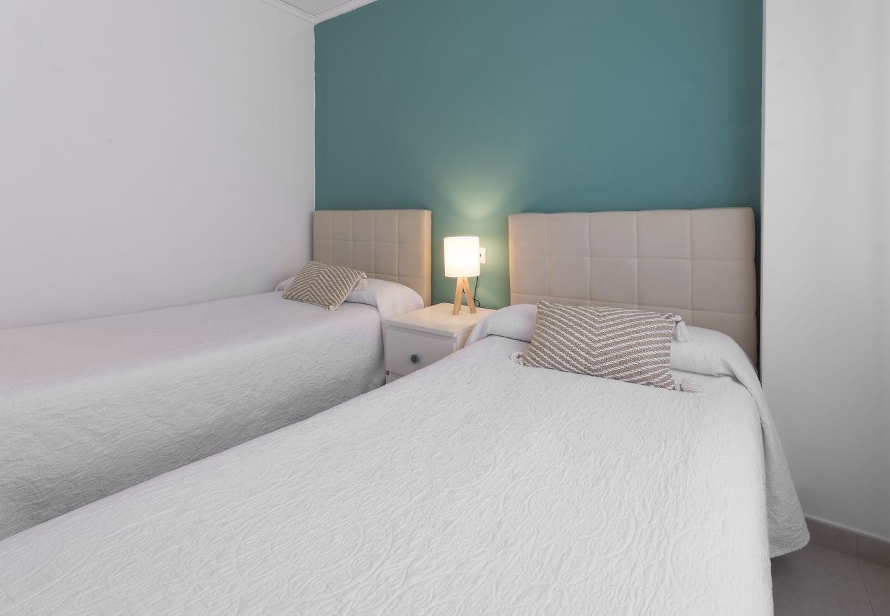 Apartamento en Playa de Gandía - Escapada familiar a la playa! Lujoso retiro frente al mar.-ALQUILER SOLO FAMILIAS