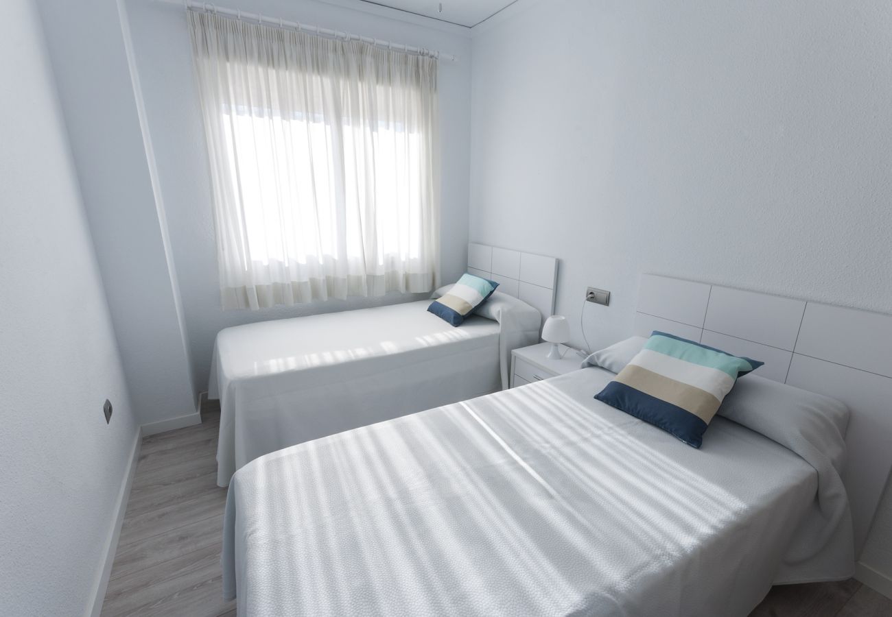 Apartamento en Playa de Gandía - Fabuloso apartamento de playa para unas excelentes vacaciones. Vistas al mar.-ALQUILER SOLO FAMILIAS