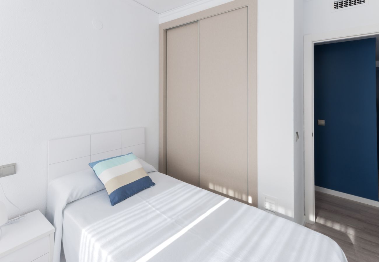 Apartamento en Playa de Gandía - Fabuloso apartamento de playa para unas excelentes vacaciones. Vistas al mar.-ALQUILER SOLO FAMILIAS