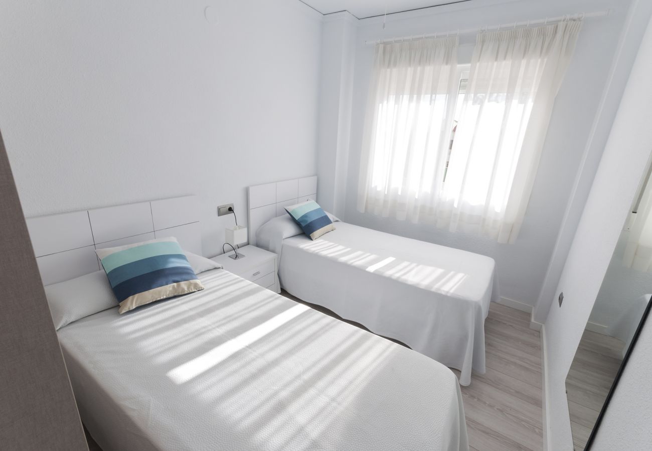 Apartamento en Playa de Gandía - Fabuloso apartamento de playa para unas excelentes vacaciones. Vistas al mar.-ALQUILER SOLO FAMILIAS