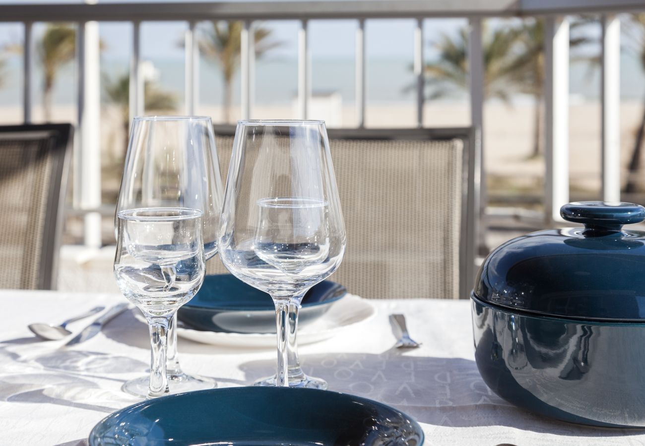Apartamento en Playa de Gandía - Fabuloso apartamento de playa para unas excelentes vacaciones. Vistas al mar.-ALQUILER SOLO FAMILIAS