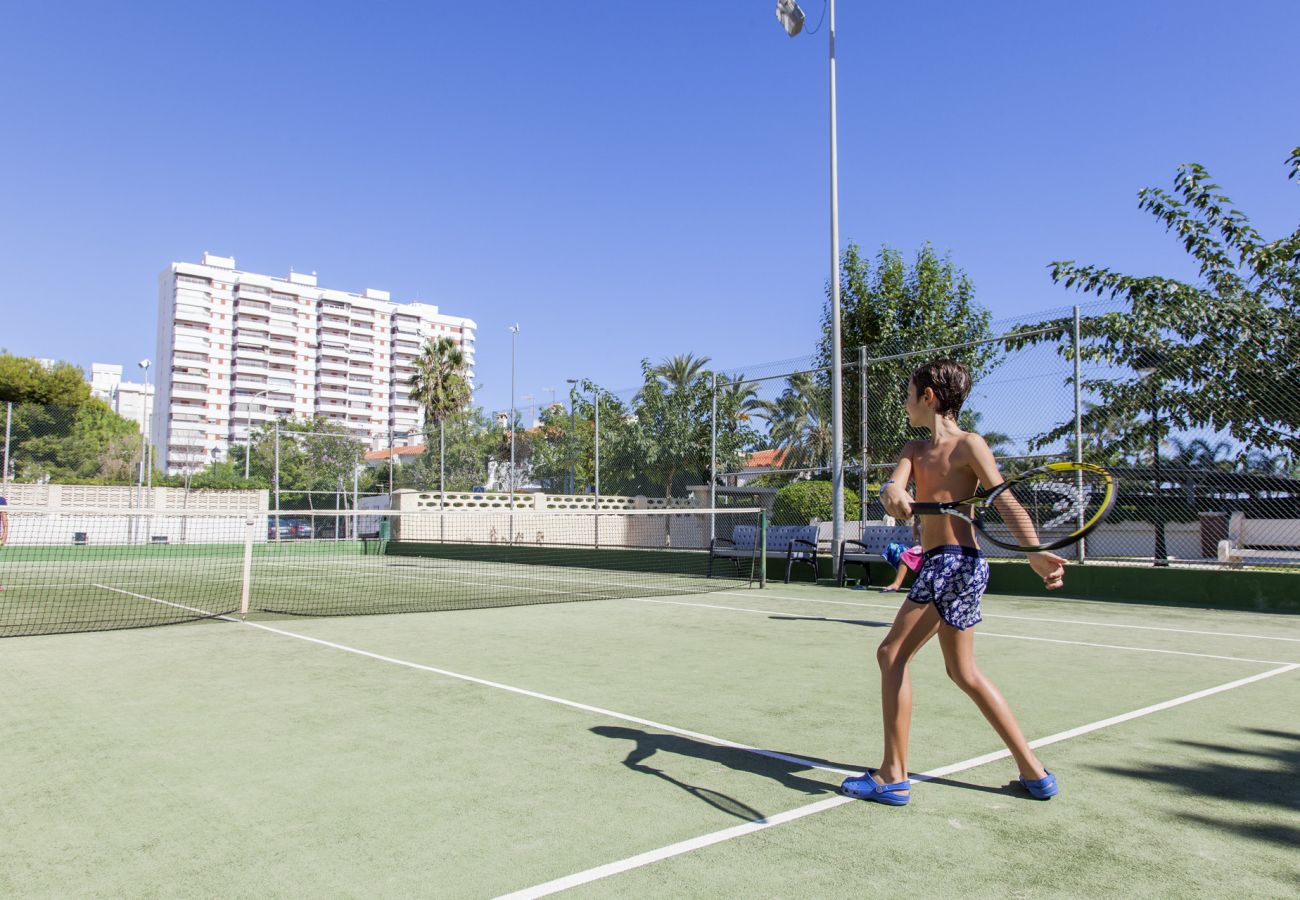 Apartamento en Playa de Gandía - Apartamento con vista al mar ubicado a pasos de la playa. Wifi gratis.-ALQUILER SOLO FAMILIAS