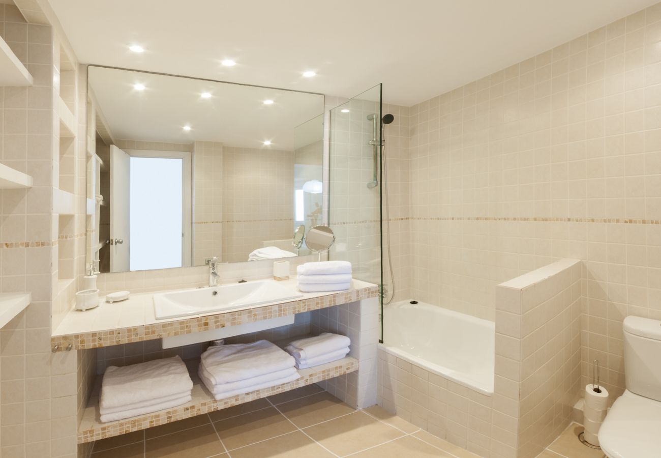 Apartamento en Playa de Gandía - Apartamento con vista al mar ubicado a pasos de la playa. Wifi gratis.-ALQUILER SOLO FAMILIAS