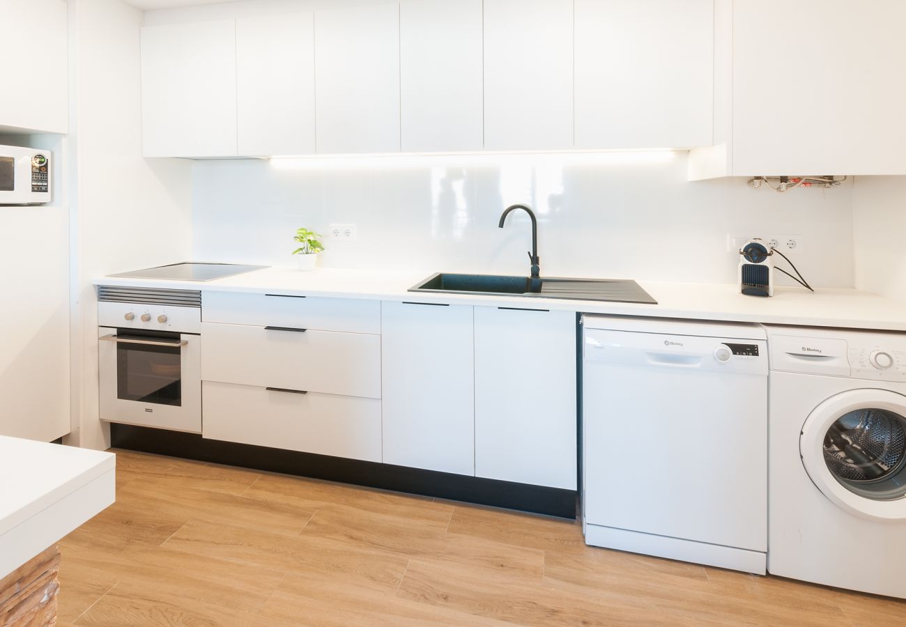 Apartamento en Playa de Gandía - Apartamento con vista al mar ubicado a pasos de la playa. Wifi gratis.-ALQUILER SOLO FAMILIAS