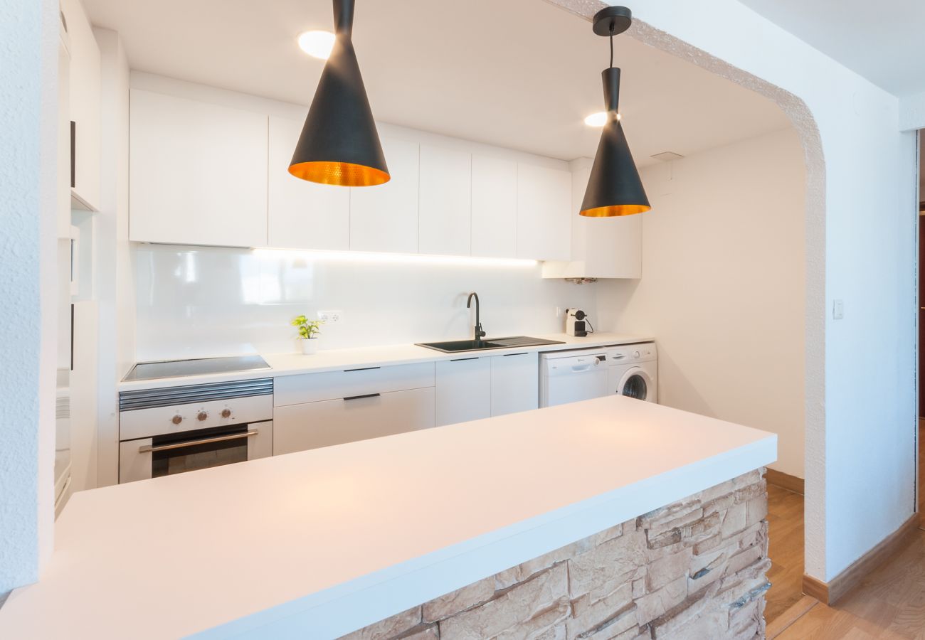 Apartamento en Playa de Gandía - Apartamento con vista al mar ubicado a pasos de la playa. Wifi gratis.-ALQUILER SOLO FAMILIAS