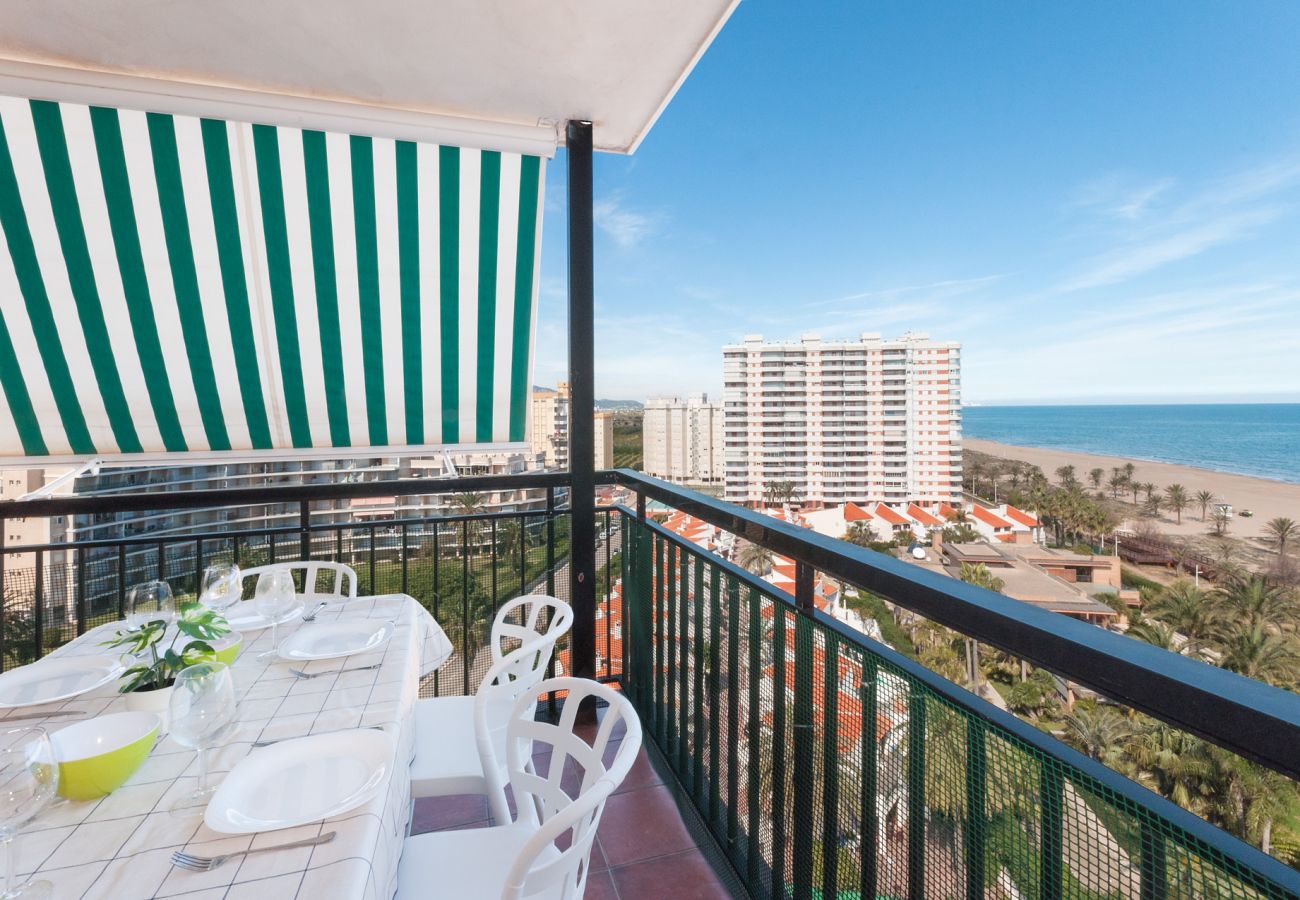 Apartamento en Playa de Gandía - Apartamento con vista al mar ubicado a pasos de la playa. Wifi gratis.-ALQUILER SOLO FAMILIAS