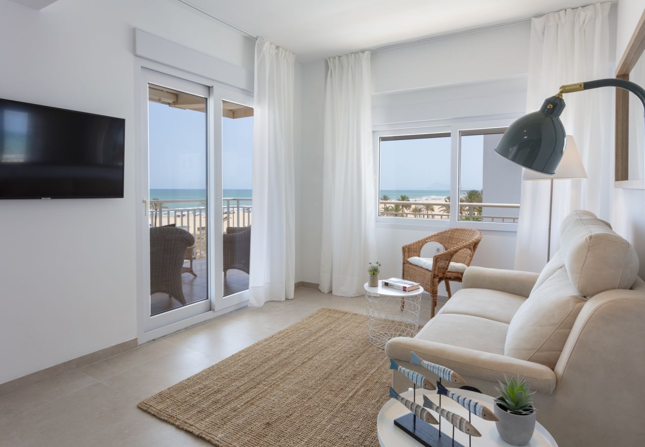 Apartamento en Playa de Gandía - Fabuloso apartamento en 1ª línea de playa. SOLO FAMILIAS