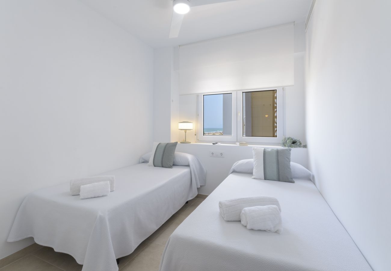 Apartamento en Playa de Gandía - Fabuloso apartamento en 1ª línea de playa. SOLO FAMILIAS