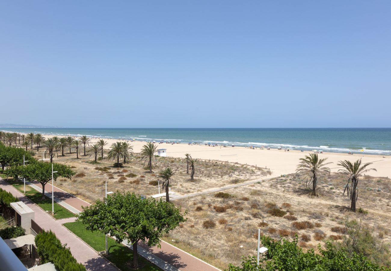 Apartamento en Playa de Gandía - Fabuloso apartamento en 1ª línea de playa. SOLO FAMILIAS
