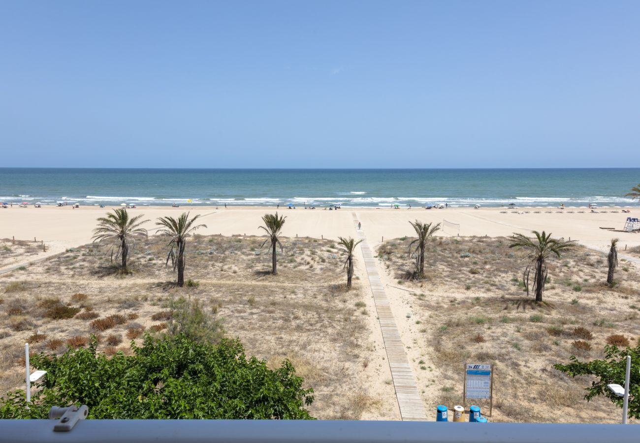 Apartamento en Playa de Gandía - Fabuloso apartamento en 1ª línea de playa. SOLO FAMILIAS