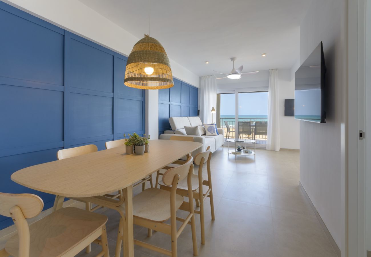 Apartamento en Playa de Gandía - Fabuloso apartamento en 1ª línea de playa. SOLO FAMILIAS