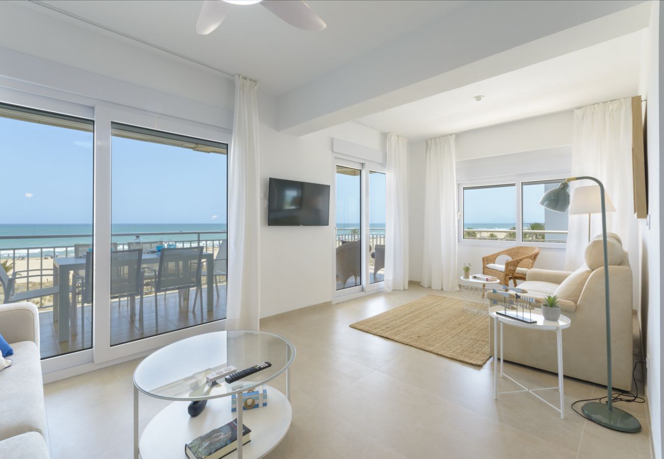 Apartamento en Playa de Gandía - Fabuloso apartamento en 1ª línea de playa. SOLO FAMILIAS
