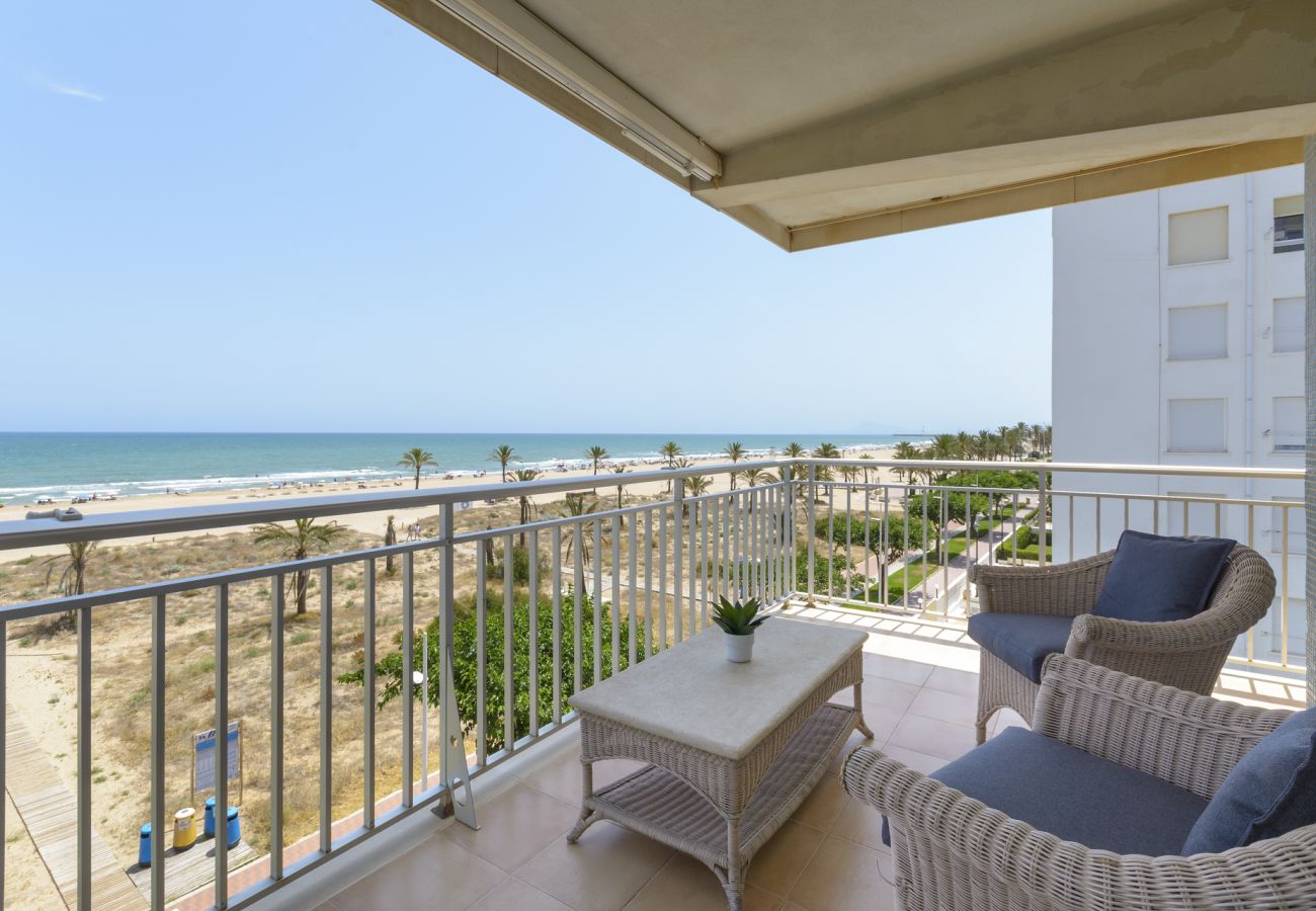 Apartamento en Playa de Gandía - Fabuloso apartamento en 1ª línea de playa. SOLO FAMILIAS