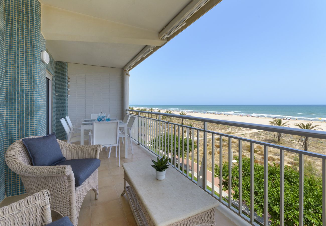 Apartamento en Playa de Gandía - Fabuloso apartamento en 1ª línea de playa. SOLO FAMILIAS