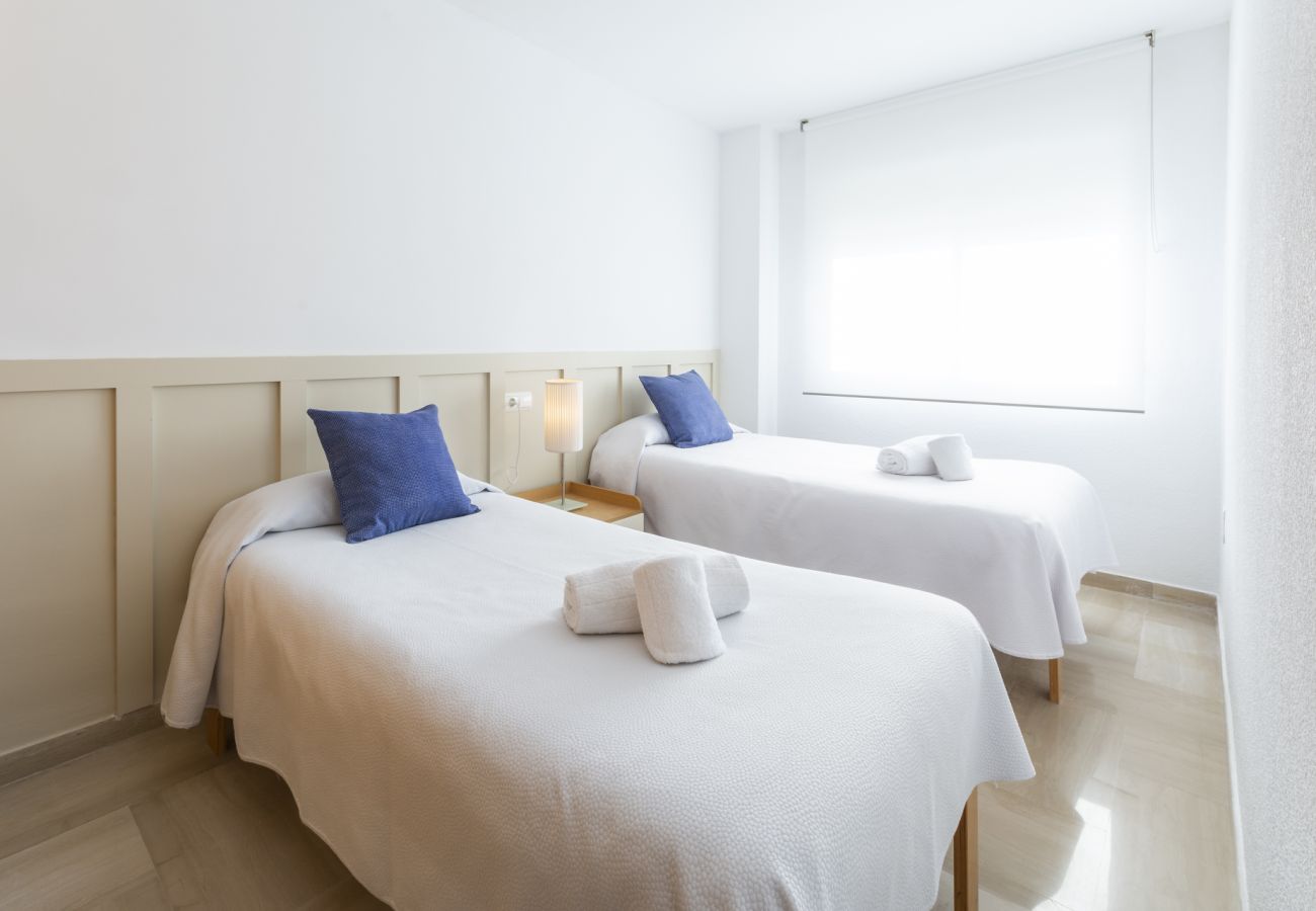 Apartamento en Playa de Gandía - Apartamento con vista al mar a pocos pasos de la playa. Moderna decoración!- ALQUILER SOLO FAMILIAS