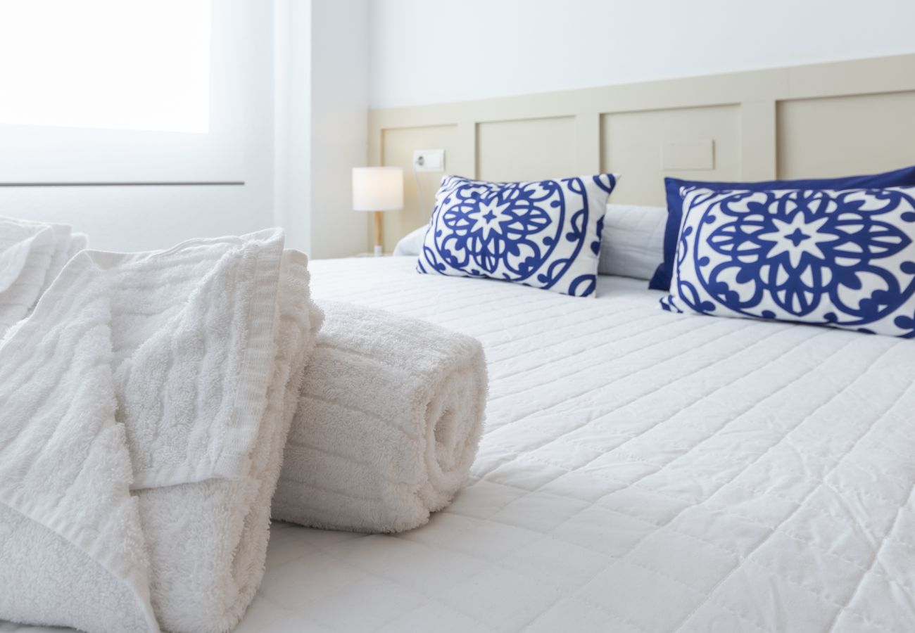 Apartamento en Playa de Gandía - Apartamento con vista al mar a pocos pasos de la playa. Moderna decoración!- ALQUILER SOLO FAMILIAS