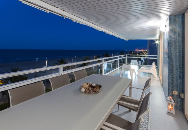 Apartamento en Playa de Gandía - Increíble! Lujoso apartamento frente al mar 27m2 de terraza, wifi FIBRA 150MBS, A/A, Parking-ALQUILER SOLO FAMILIAS