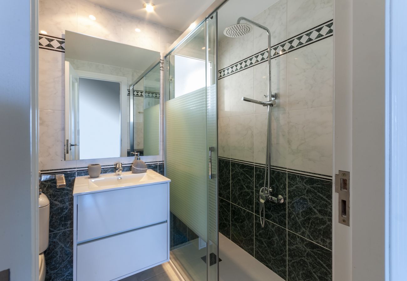 Apartamento en Playa de Gandía - Increíble! Lujoso apartamento frente al mar 27m2 de terraza, wifi FIBRA 150MBS, A/A, Parking-ALQUILER SOLO FAMILIAS