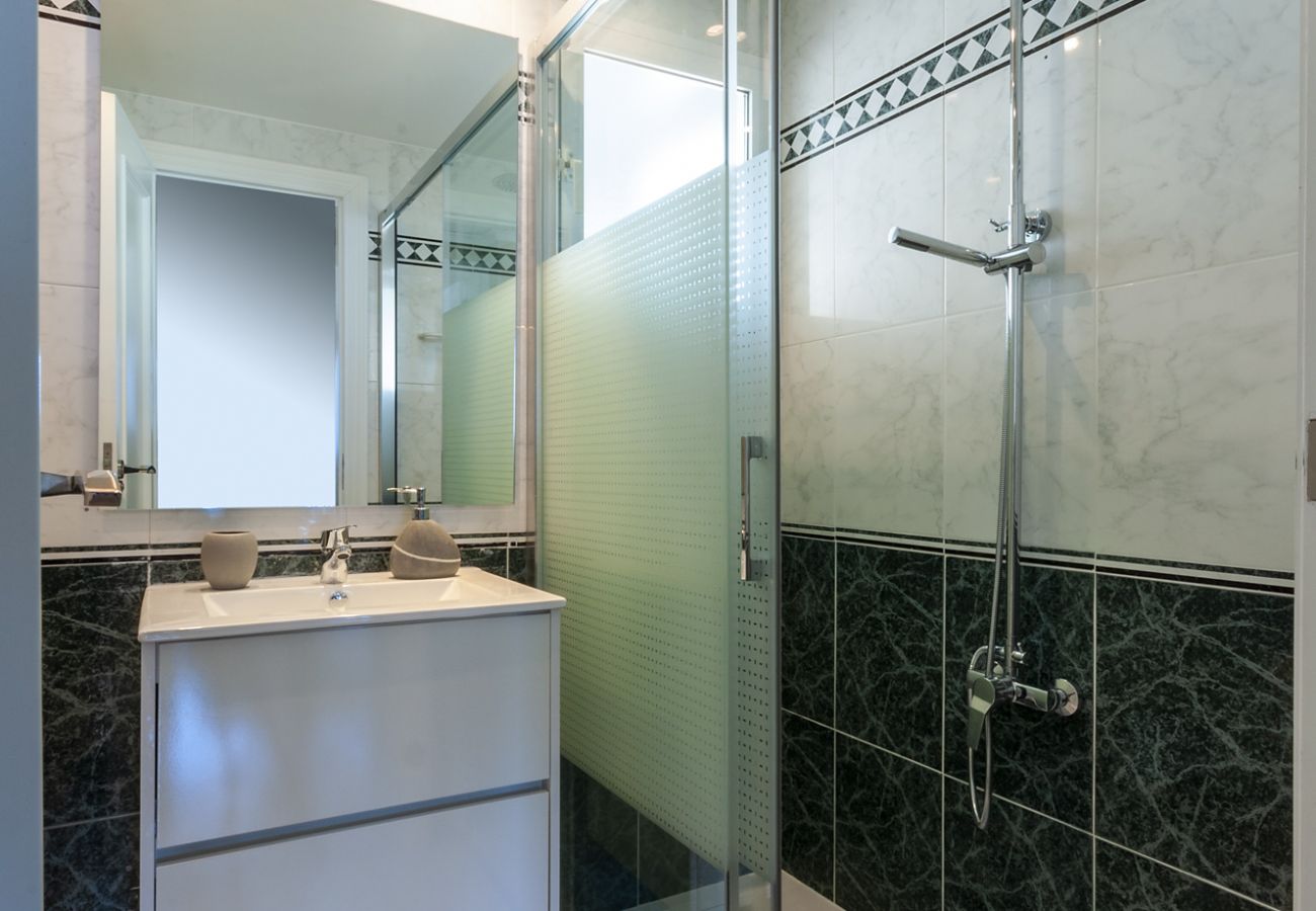 Apartamento en Playa de Gandía - Increíble! Lujoso apartamento frente al mar 27m2 de terraza, wifi FIBRA 150MBS, A/A, Parking-ALQUILER SOLO FAMILIAS