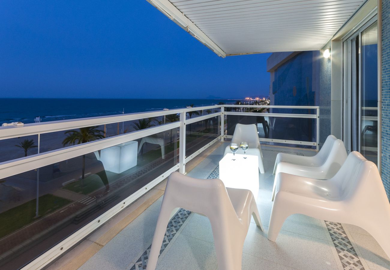 Apartamento en Playa de Gandía - Increíble! Lujoso apartamento frente al mar 27m2 de terraza, wifi FIBRA 150MBS, A/A, Parking-ALQUILER SOLO FAMILIAS