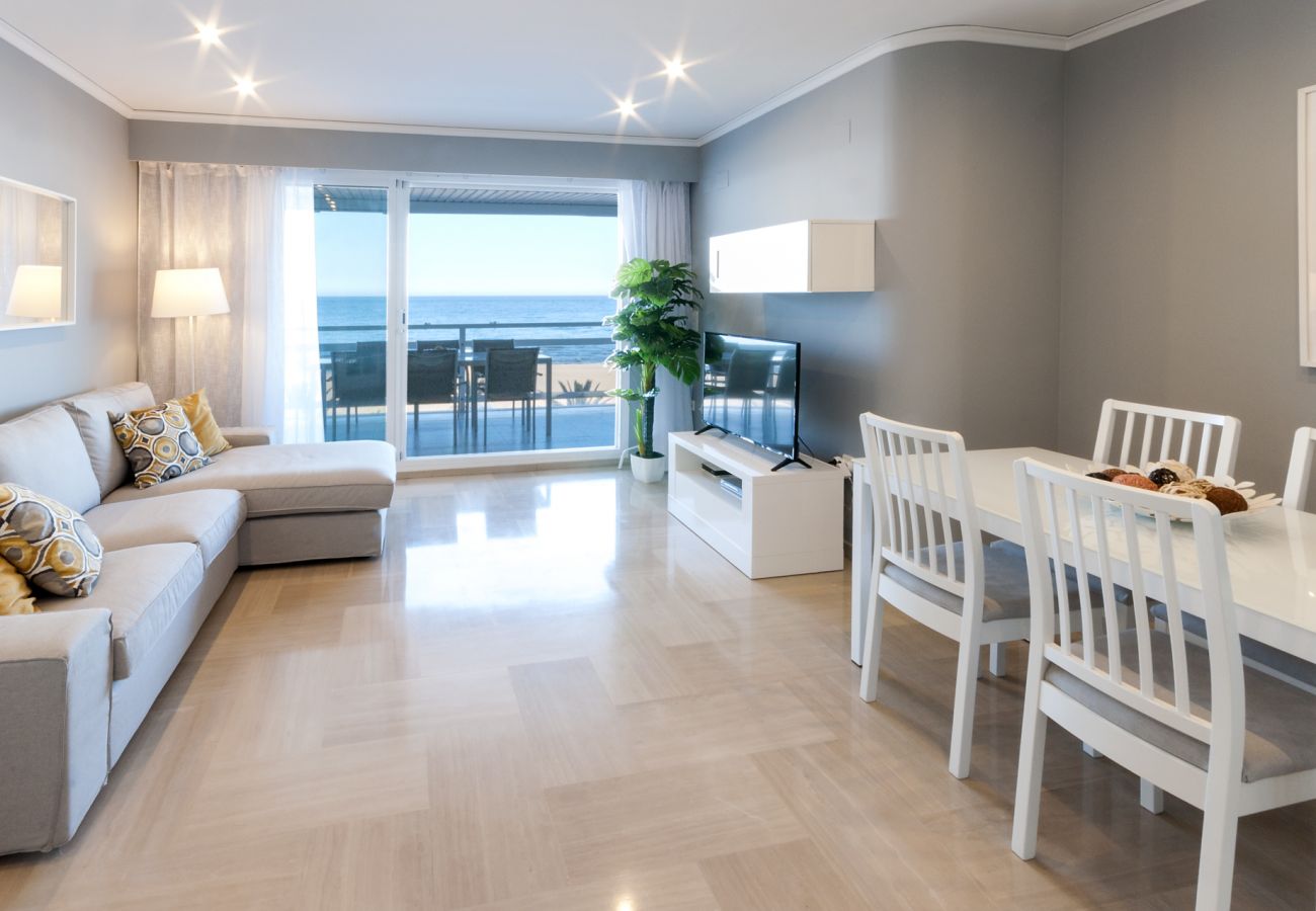 Apartamento en Playa de Gandía - Increíble! Lujoso apartamento frente al mar 27m2 de terraza, wifi FIBRA 150MBS, A/A, Parking-ALQUILER SOLO FAMILIAS