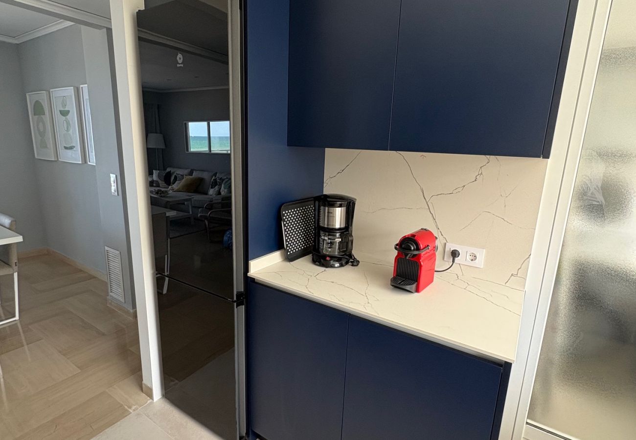 Apartamento en Playa de Gandía - Increíble! Lujoso apartamento frente al mar 27m2 de terraza, wifi FIBRA 150MBS, A/A, Parking-ALQUILER SOLO FAMILIAS