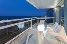 Apartamento en Playa de Gandía - Increíble! Lujoso apartamento frente al mar 27m2 de terraza, wifi FIBRA 150MBS, A/A, Parking-ALQUILER SOLO FAMILIAS