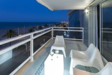 Apartamento en Playa de Gandía - Increíble! Lujoso apartamento frente al mar 27m2 de terraza, wifi FIBRA 150MBS, A/A, Parking-ALQUILER SOLO FAMILIAS