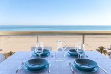 Apartamento en Playa de Gandía - Increíble apartamento de 3 dormitorios frente al mar-ALQUILER SOLO FAMILIAS