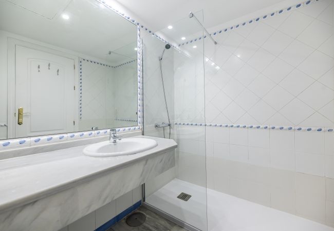 Apartamento en San Pedro de Alcántara - Apartamento de 3 dormitorios a 200 m de la playa Apartamento en San Pedro de Alcántara - Apartamento de 3 dormitorios a 200 m de la playa