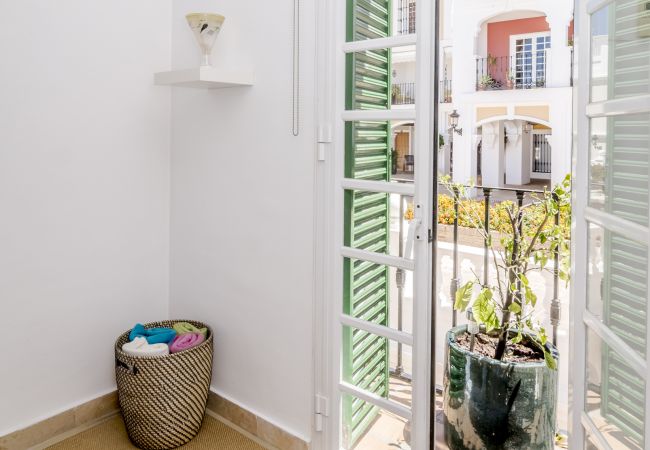 Adosado de 3 dormitorios con terraza en Aloha Pueblo Sala de estar de casa adosada de 3 dormitorios con terraza en Aloha Pueblo