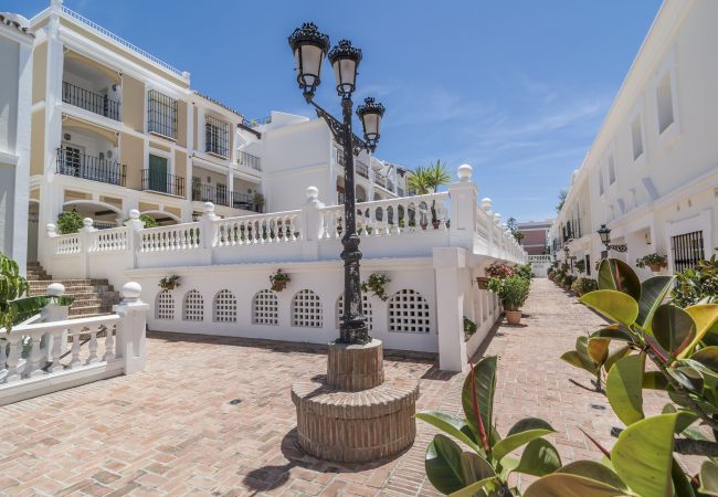 Adosado de 3 dormitorios con terraza en Aloha Pueblo Exterior de casa adosada de 3 dormitorios con terraza en Aloha Pueblo