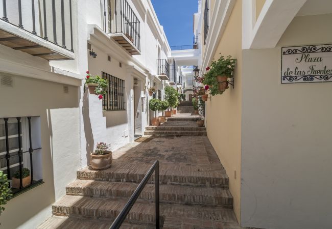 Adosado de 3 dormitorios con terraza en Aloha Pueblo Exterior de casa adosada de 3 dormitorios con terraza en Aloha Pueblo
