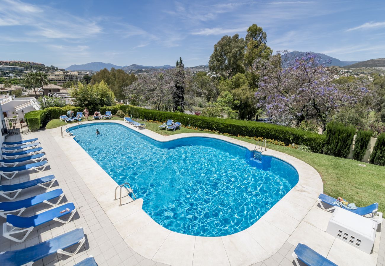 Piscina Aloha Pueblo Apartamento en Nueva andalucia - Apartamento con piscina en Nueva andalucia
