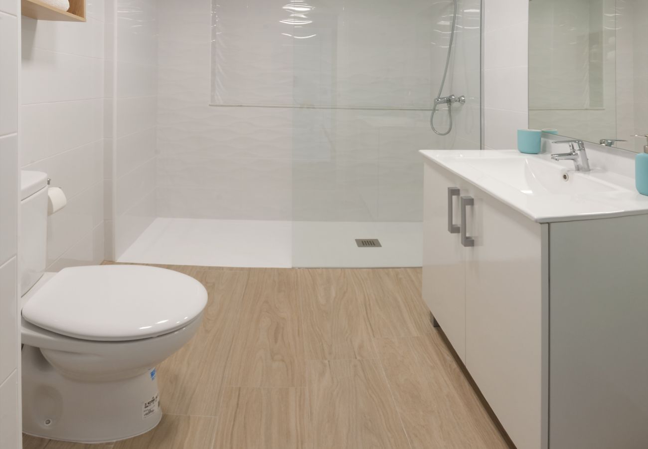 Apartamento en Playa de Gandía - Apartamento frente al mar a pocos pasos de la playa.-ALQUILER SOLO FAMILIAS