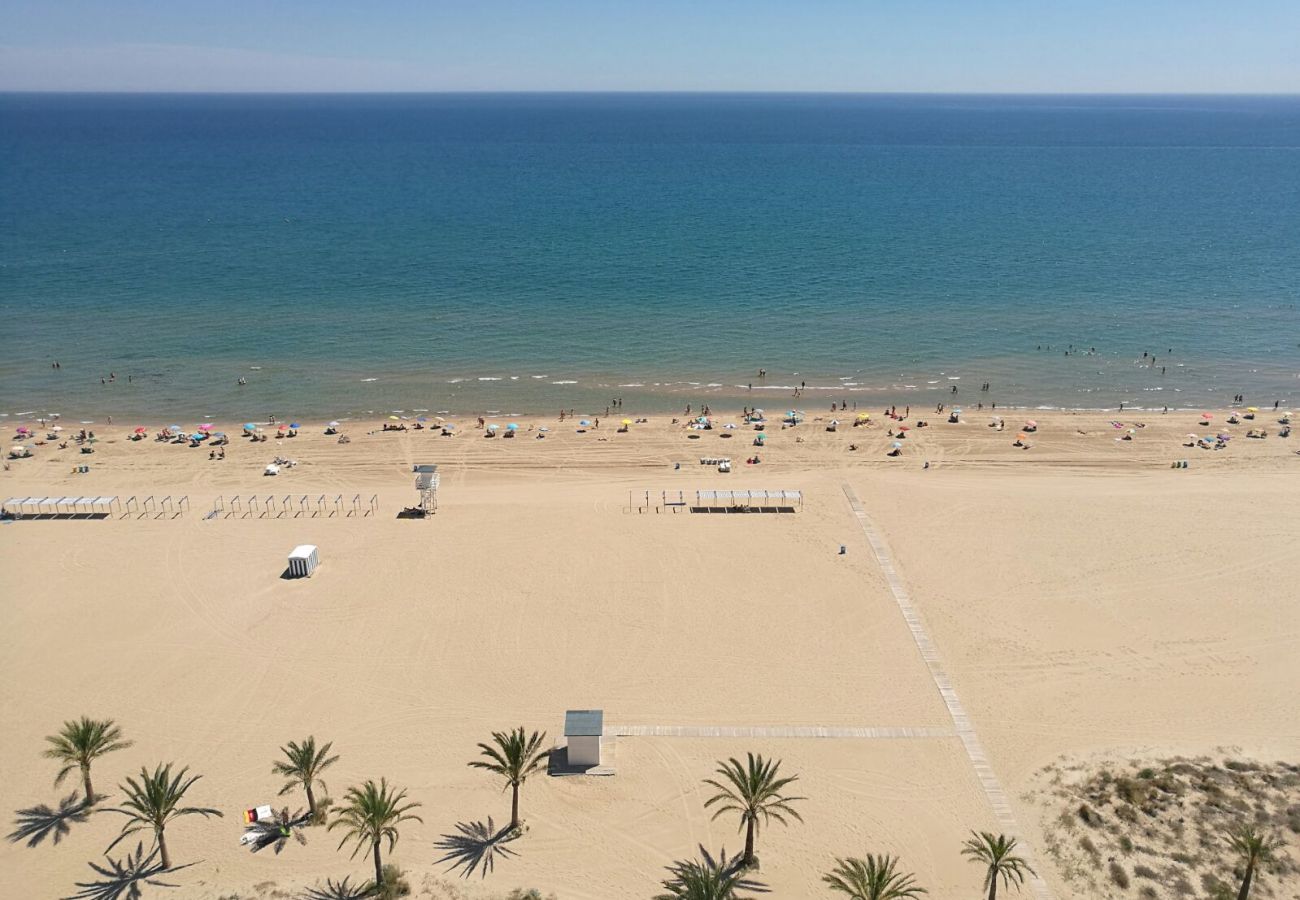 Apartamento en Playa de Gandía - Apartamento frente al mar a pocos pasos de la playa.-ALQUILER SOLO FAMILIAS