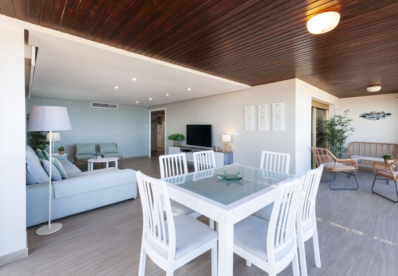 Apartamento en Playa de Gandía - Apartamento frente al mar a pocos pasos de la playa.-ALQUILER SOLO FAMILIAS