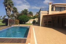 Villa en Adeje - GOLFSIDE HIDEAWAY, INFINITY POOL, BBQ, 5 BDRM  