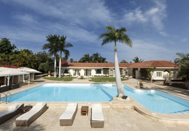 Villa en San Bartolomé de Tirajana - Sunset Luxe Retreat