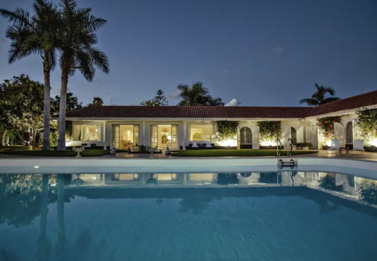 Villa en San Bartolomé de Tirajana - Sunset Luxe Retreat