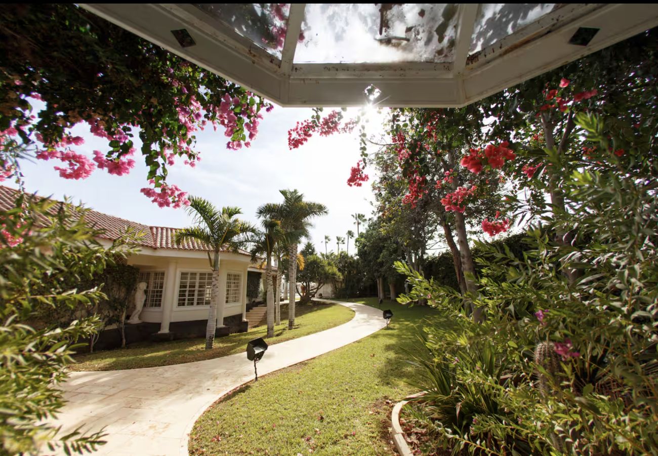 Villa en San Bartolomé de Tirajana - Sunset Luxe Retreat