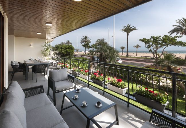 Apartamento en Playa de Gandía - Loft de lujo frontal al mar con 3 habitaciones suites con 190m2, garaje, WIFI alta velocidad: Fibra 300mbs-ALQUILER SOLO FAMILIAS Apartamento en Playa de Gandía - Loft de lujo frontal al mar con 3 habitaciones suites con 190m2, garaje, WIFI alta velocidad: Fibra 300mbs-ALQUILER SOLO FAMILIAS