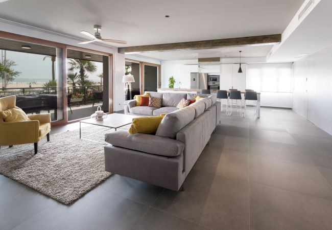 Apartamento en Playa de Gandía - Loft de lujo frontal al mar con 3 habitaciones suites con 190m2, garaje, WIFI alta velocidad: Fibra 300mbs-ALQUILER SOLO FAMILIAS Apartamento en Playa de Gandía - Loft de lujo frontal al mar con 3 habitaciones suites con 190m2, garaje, WIFI alta velocidad: Fibra 300mbs-ALQUILER SOLO FAMILIAS