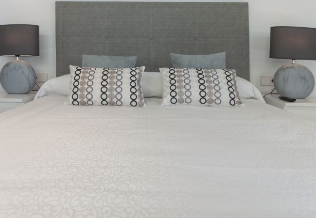 Apartamento en Playa de Gandía - Loft de lujo frontal al mar con 3 habitaciones suites con 190m2, garaje, WIFI alta velocidad: Fibra 300mbs-ALQUILER SOLO FAMILIAS Apartamento en Playa de Gandía - Loft de lujo frontal al mar con 3 habitaciones suites con 190m2, garaje, WIFI alta velocidad: Fibra 300mbs-ALQUILER SOLO FAMILIAS