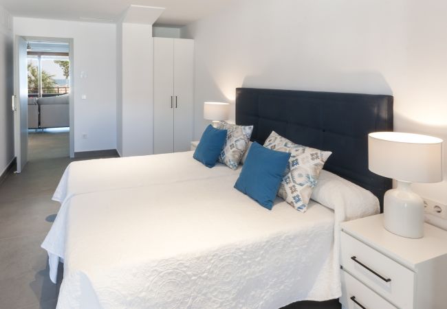 Apartamento en Playa de Gandía - Loft de lujo frontal al mar con 3 habitaciones suites con 190m2, garaje, WIFI alta velocidad: Fibra 300mbs-ALQUILER SOLO FAMILIAS Apartamento en Playa de Gandía - Loft de lujo frontal al mar con 3 habitaciones suites con 190m2, garaje, WIFI alta velocidad: Fibra 300mbs-ALQUILER SOLO FAMILIAS