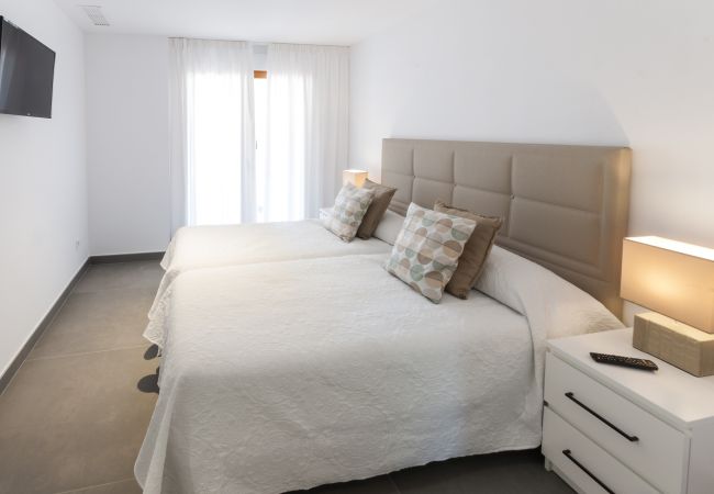Apartamento en Playa de Gandía - Loft de lujo frontal al mar con 3 habitaciones suites con 190m2, garaje, WIFI alta velocidad: Fibra 300mbs-ALQUILER SOLO FAMILIAS Apartamento en Playa de Gandía - Loft de lujo frontal al mar con 3 habitaciones suites con 190m2, garaje, WIFI alta velocidad: Fibra 300mbs-ALQUILER SOLO FAMILIAS