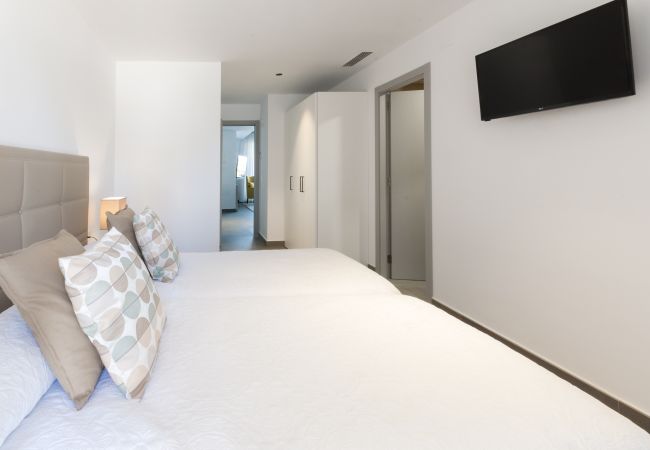Apartamento en Playa de Gandía - Loft de lujo frontal al mar con 3 habitaciones suites con 190m2, garaje, WIFI alta velocidad: Fibra 300mbs-ALQUILER SOLO FAMILIAS Apartamento en Playa de Gandía - Loft de lujo frontal al mar con 3 habitaciones suites con 190m2, garaje, WIFI alta velocidad: Fibra 300mbs-ALQUILER SOLO FAMILIAS