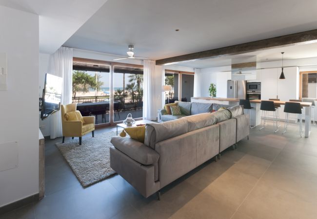 Apartamento en Playa de Gandía - Loft de lujo frontal al mar con 3 habitaciones suites con 190m2, garaje, WIFI alta velocidad: Fibra 300mbs-ALQUILER SOLO FAMILIAS Apartamento en Playa de Gandía - Loft de lujo frontal al mar con 3 habitaciones suites con 190m2, garaje, WIFI alta velocidad: Fibra 300mbs-ALQUILER SOLO FAMILIAS